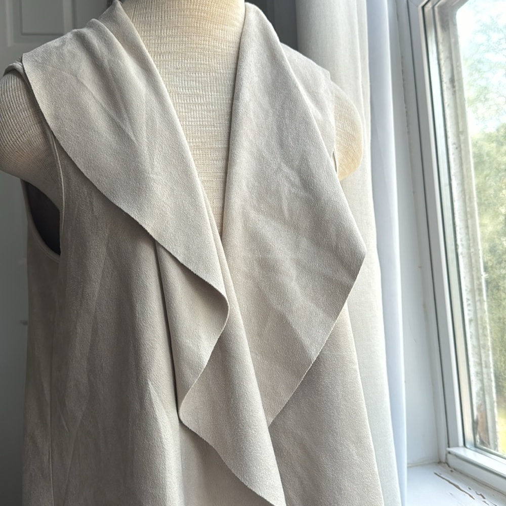 Vest - Picture 2 of 5